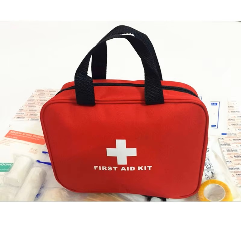 First Aid Kit with Compact and - First Aid Travel Kit のレビューと価格