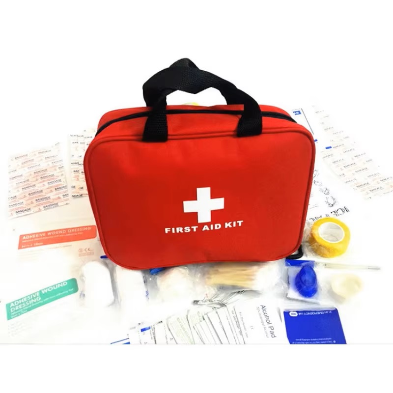 First Aid Kit with Compact and - First Aid Travel Kit のレビューと価格