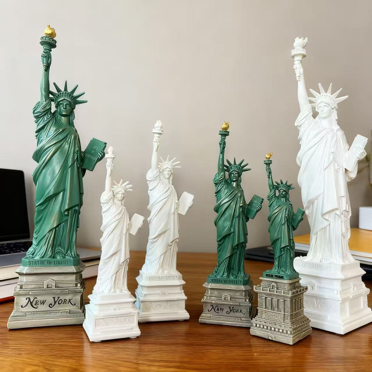 Statue of Liberty Model Desk A - Travel Accessories New York のレビューと価格