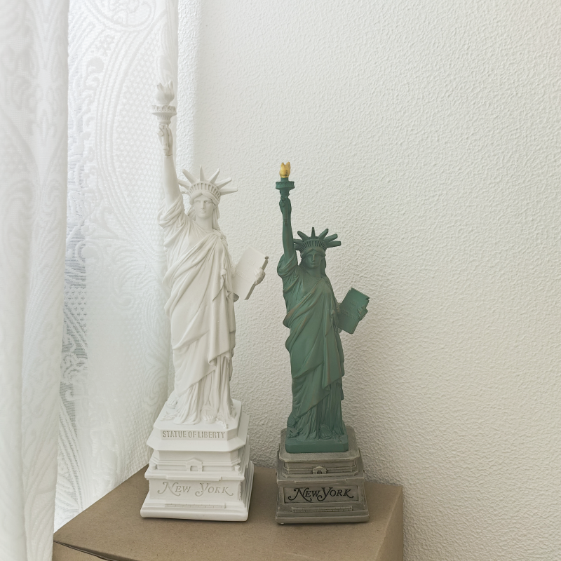 Statue of Liberty Model Desk A - Travel Accessories New York のレビューと価格