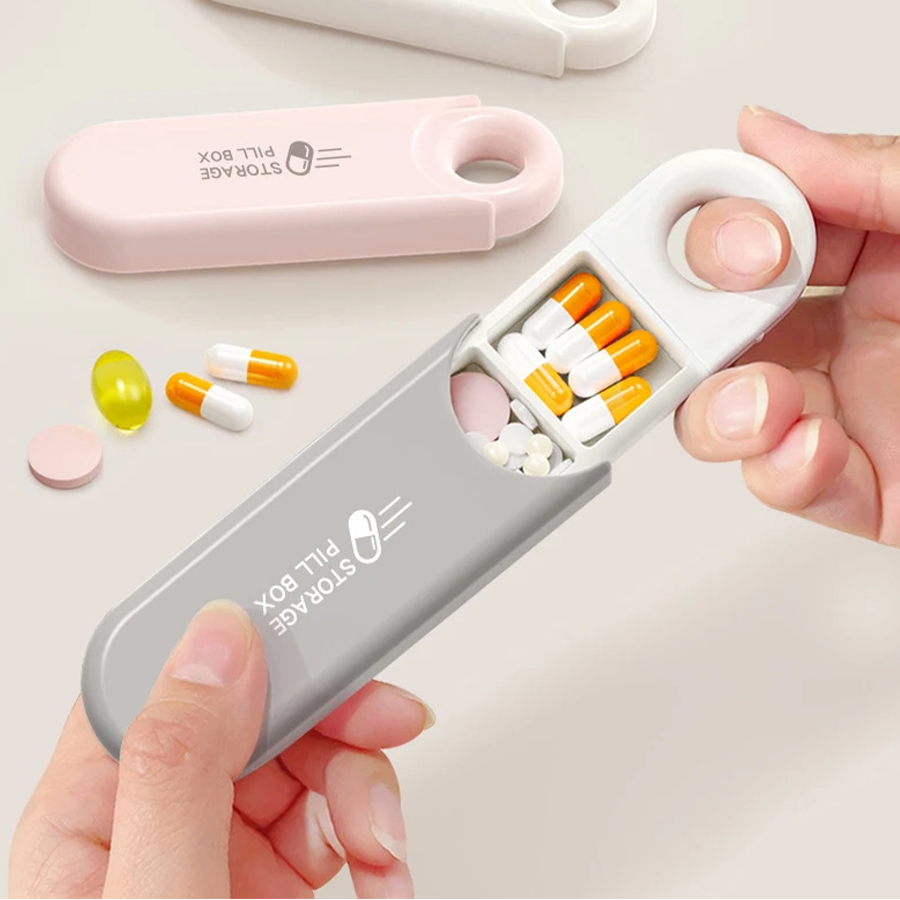 Portable Colorful 3 Spaces Med - First Aid Travel Kit のレビューと価格