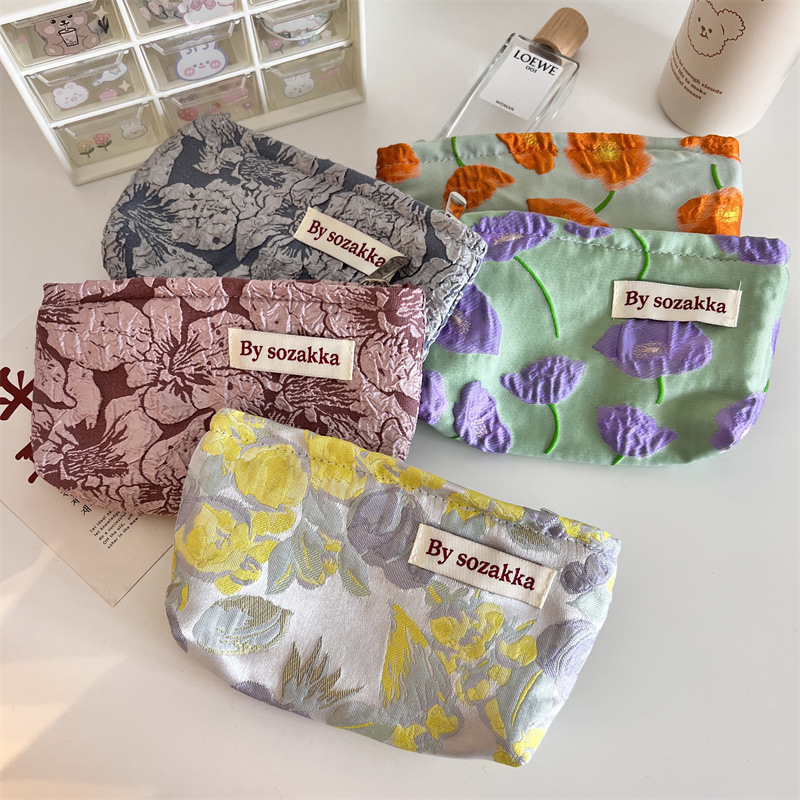 French Embossed Flowers Travel - Travel Accessories Pouch For Women のレビューと価格